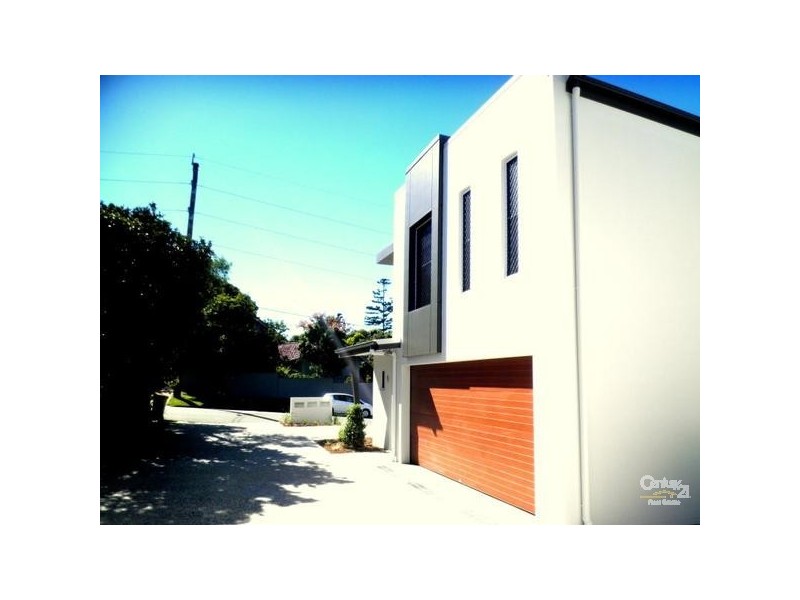 2/68 Eugaree street, Southport QLD 4215