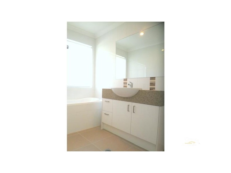 2/68 Eugaree street, Southport QLD 4215