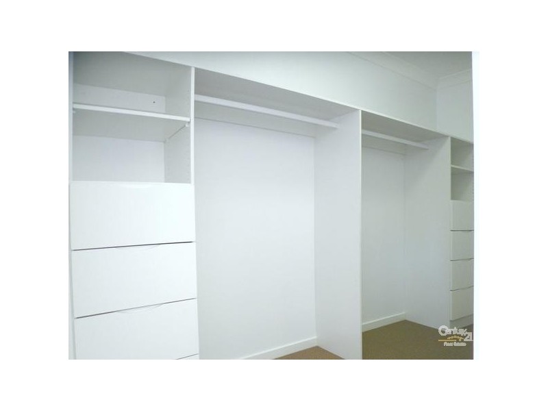 2/68 Eugaree street, Southport QLD 4215