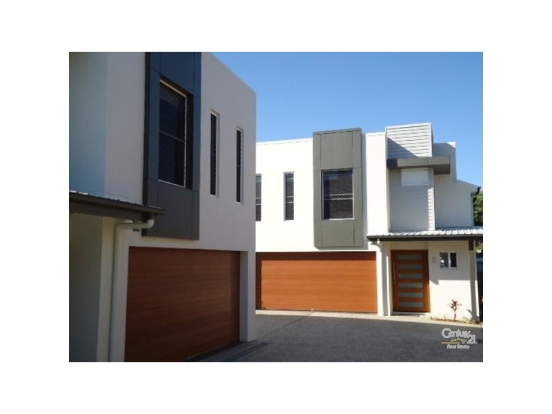 2/68 Eugaree street, Southport QLD 4215