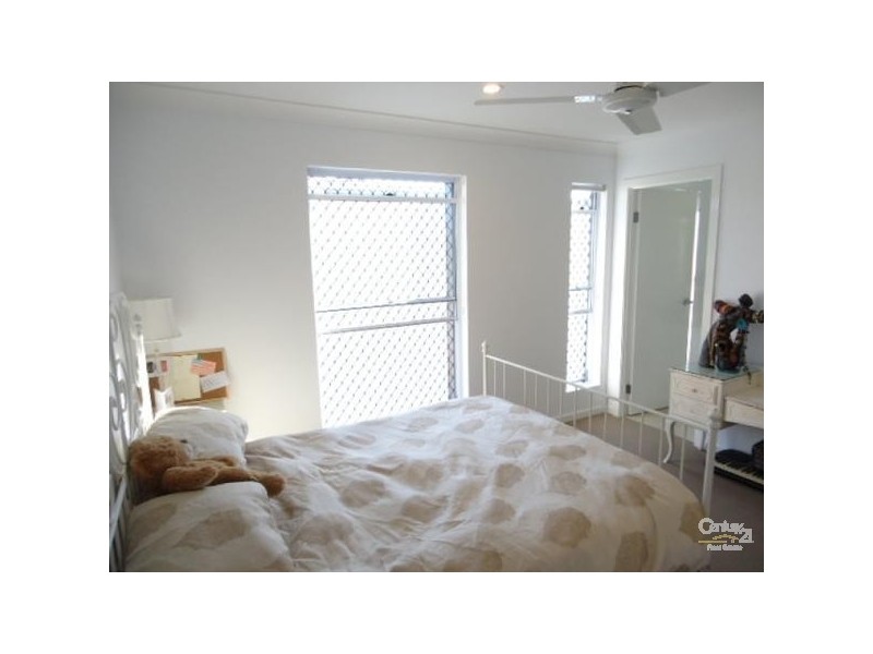 2/68 Eugaree street, Southport QLD 4215