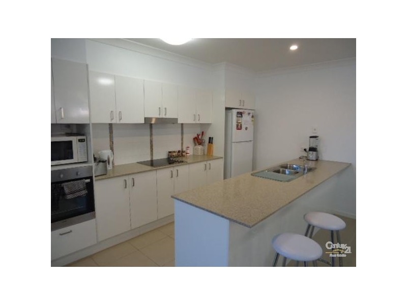 2/68 Eugaree street, Southport QLD 4215