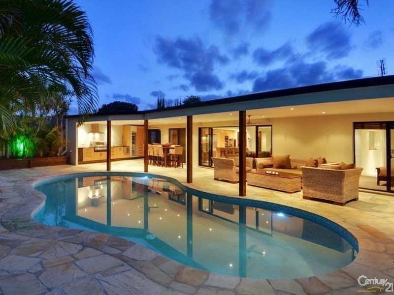 9 Anthony Drive, Burleigh Waters QLD 4220