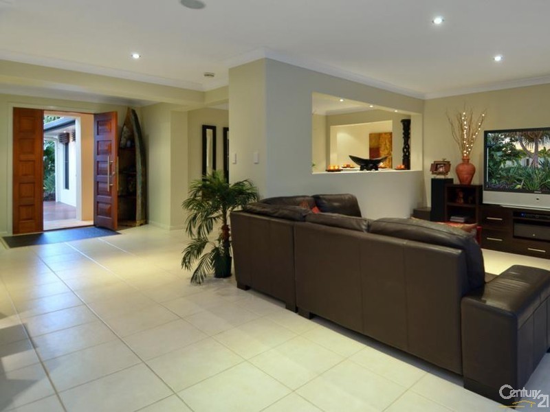 9 Anthony Drive, Burleigh Waters QLD 4220