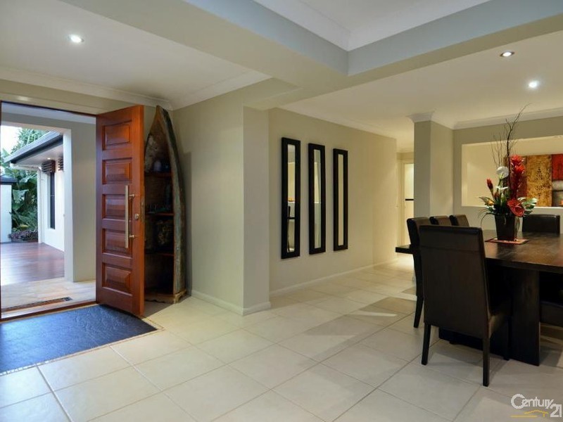 9 Anthony Drive, Burleigh Waters QLD 4220