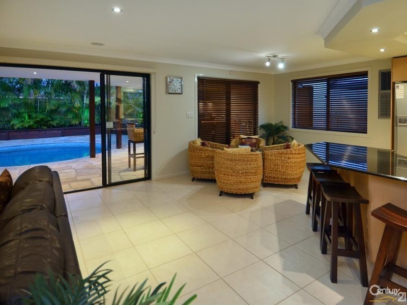 9 Anthony Drive, Burleigh Waters QLD 4220