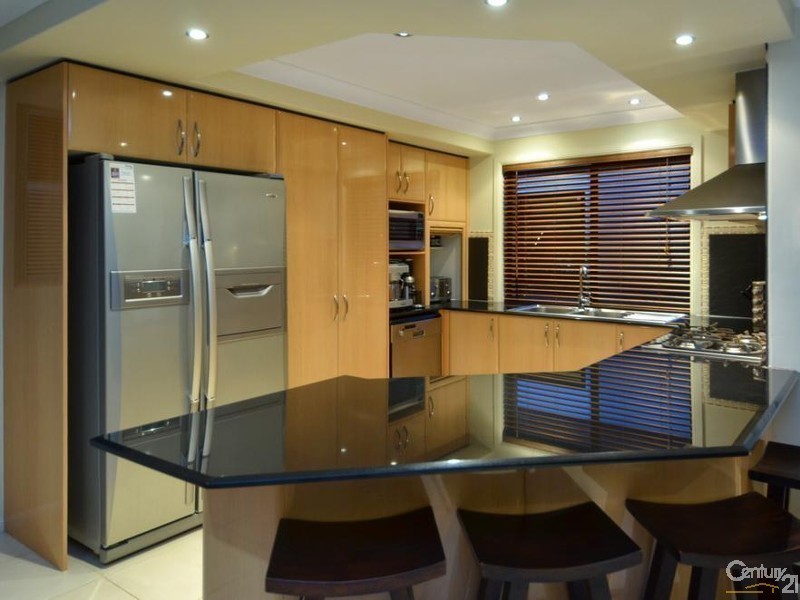 9 Anthony Drive, Burleigh Waters QLD 4220