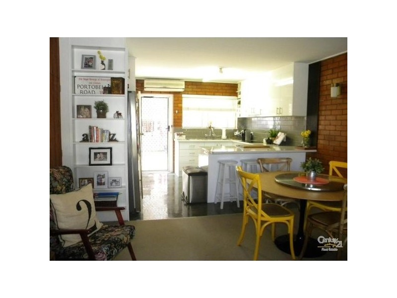 2/23 Alexandra Avenue, Broadbeach QLD 4218