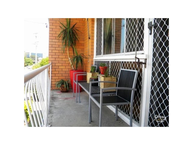 2/23 Alexandra Avenue, Broadbeach QLD 4218