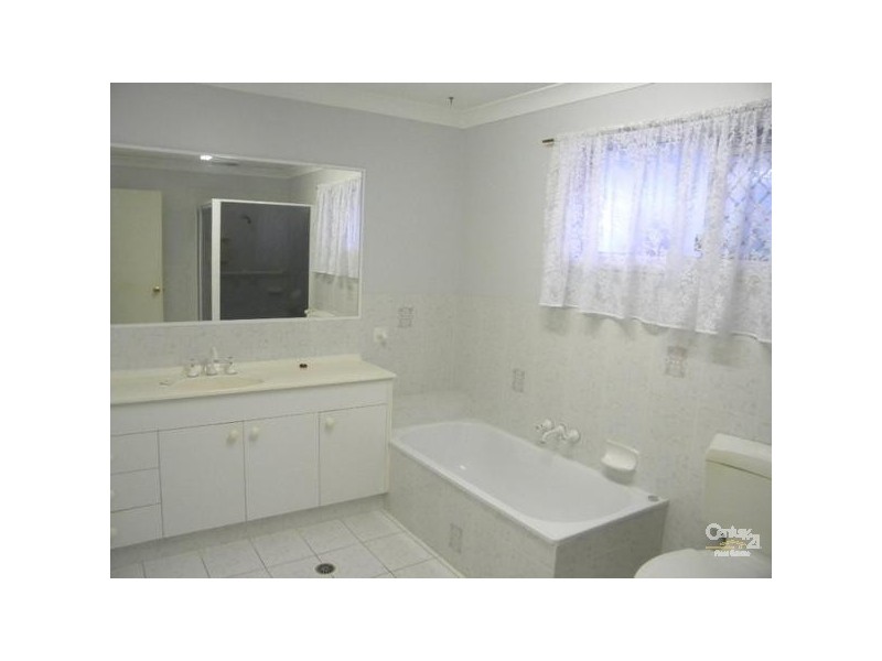 6 Range Court, Arundel QLD 4214