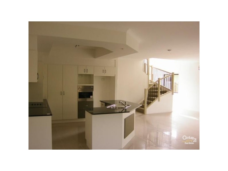 8/431 Oxley Drive, Runaway Bay QLD 4216