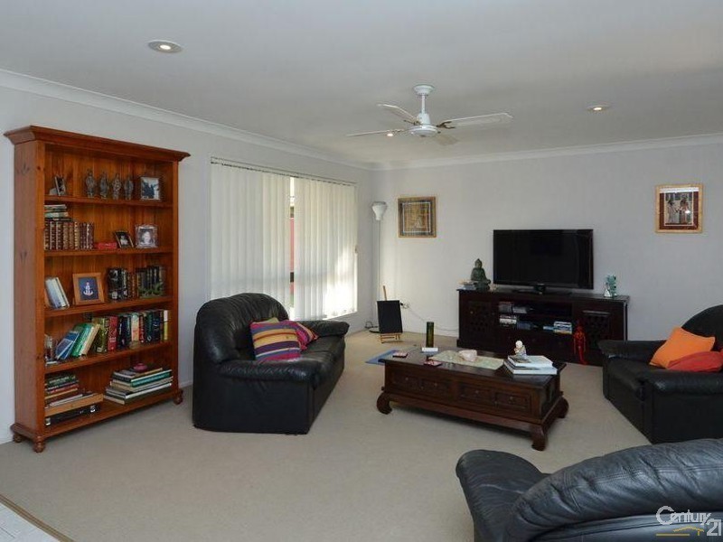 304 Rio Vista Bvd, Mermaid Waters QLD 4218