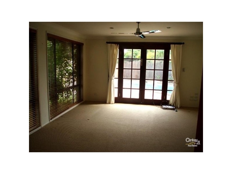 4 Rawlinna Drive, Mermaid Waters QLD 4218