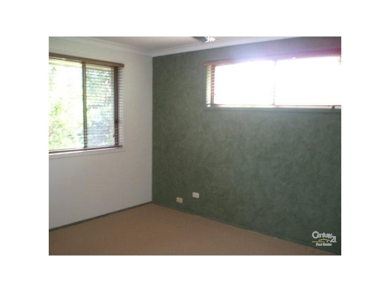 4 Rawlinna Drive, Mermaid Waters QLD 4218