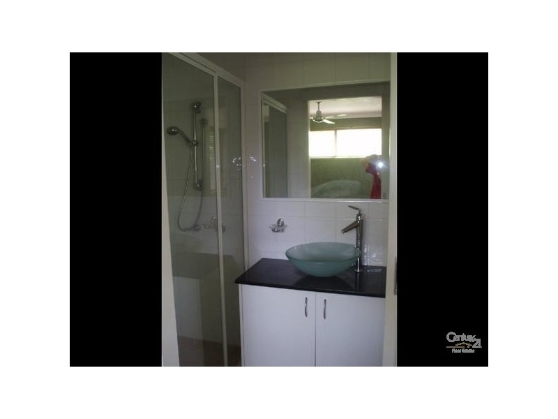 4 Rawlinna Drive, Mermaid Waters QLD 4218