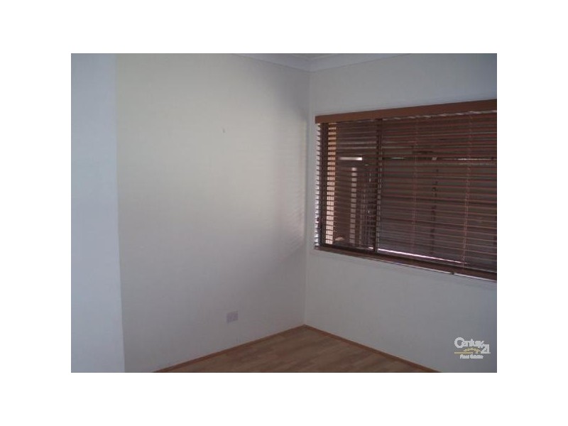 4 Rawlinna Drive, Mermaid Waters QLD 4218