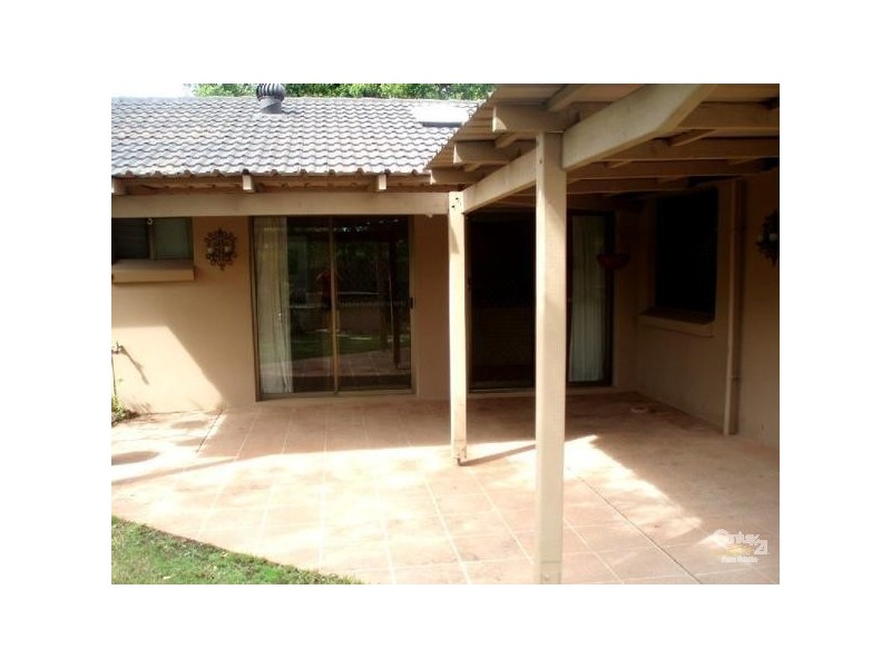 4 Rawlinna Drive, Mermaid Waters QLD 4218