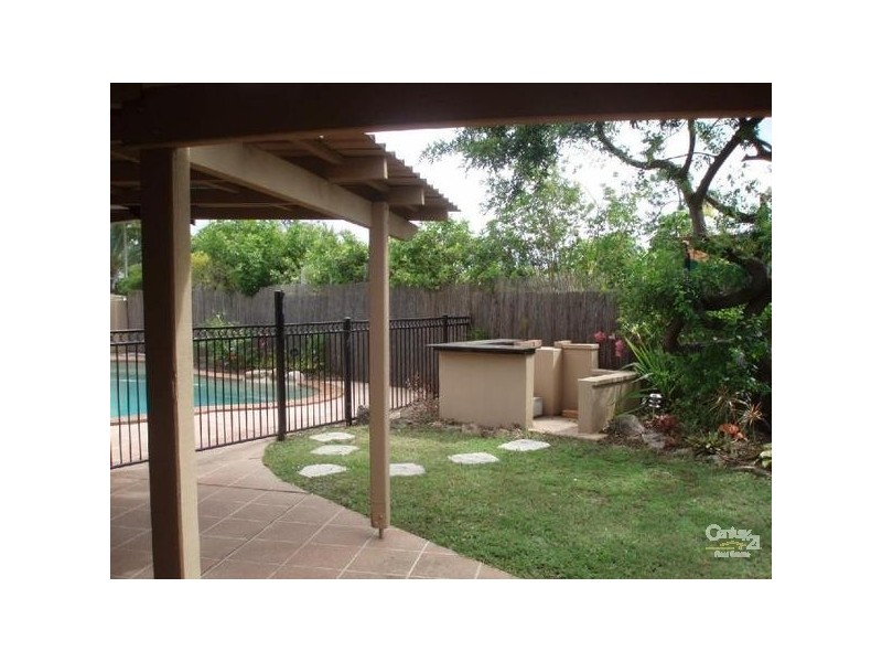 4 Rawlinna Drive, Mermaid Waters QLD 4218