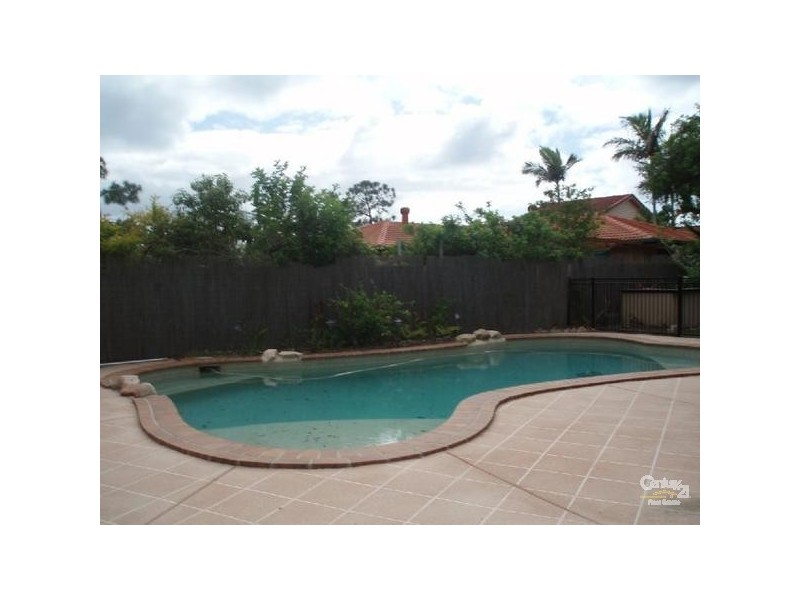 4 Rawlinna Drive, Mermaid Waters QLD 4218