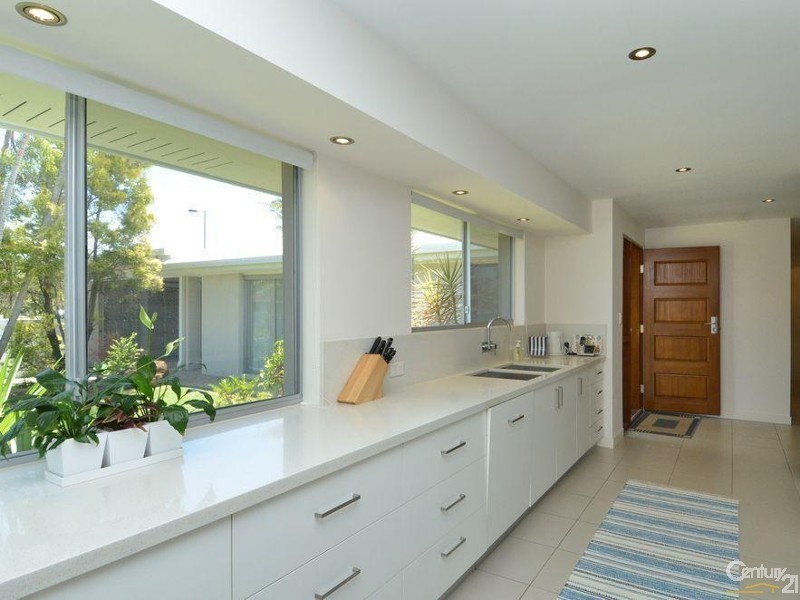 13 Grebe Place, Burleigh Waters QLD 4220