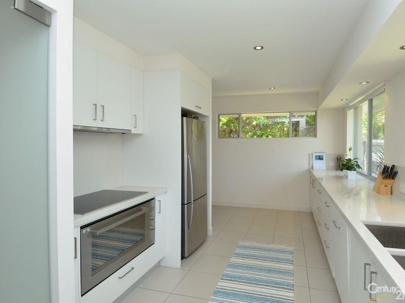 13 Grebe Place, Burleigh Waters QLD 4220