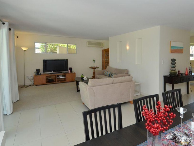 13 Grebe Place, Burleigh Waters QLD 4220