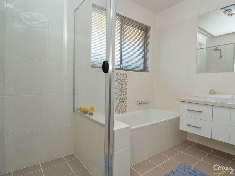 13 Grebe Place, Burleigh Waters QLD 4220