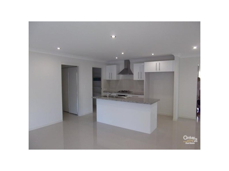 18 Allington Circuit, Maudsland QLD 4210