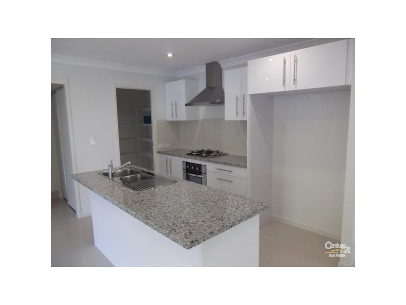 18 Allington Circuit, Maudsland QLD 4210