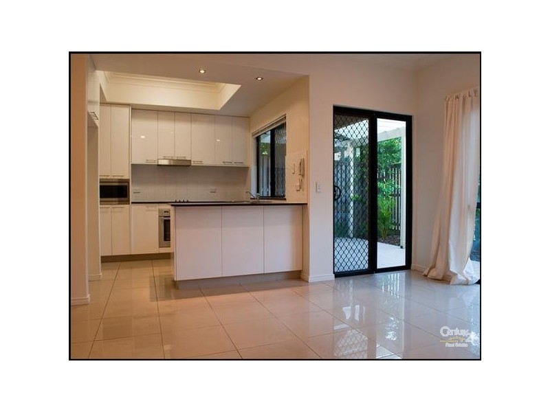 1/57 Whiting Street, Labrador QLD 4215