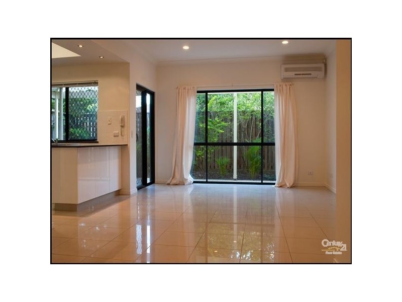 1/57 Whiting Street, Labrador QLD 4215
