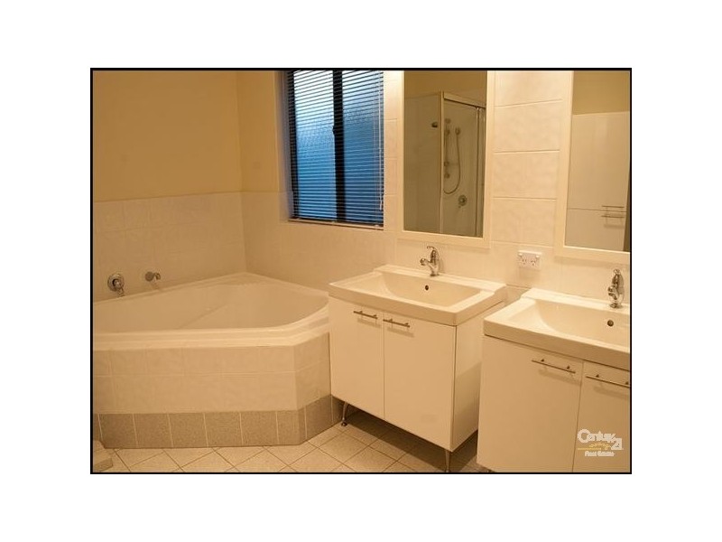 1/57 Whiting Street, Labrador QLD 4215