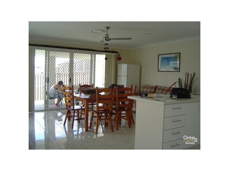 20 Taske Rise, Pacific Pines QLD 4211