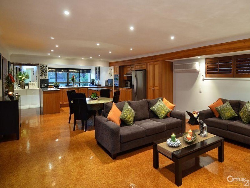 30 Bight Court, Mermaid Waters QLD 4218