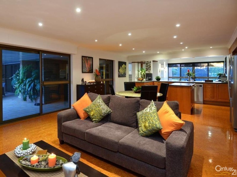 30 Bight Court, Mermaid Waters QLD 4218