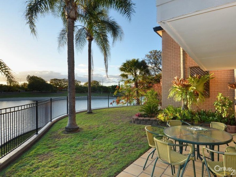 30 Bight Court, Mermaid Waters QLD 4218