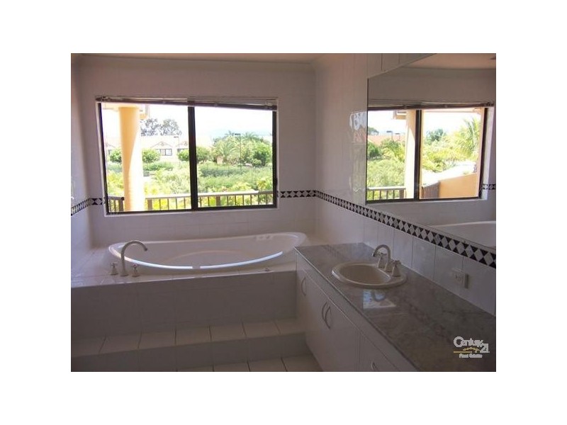 125 ‘Harmony 1′ Santa Cruz Boulevard, Clear Island Waters QLD 4226