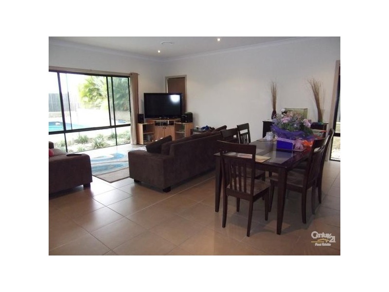 43 Harmsworth Road, Pacific Pines QLD 4211