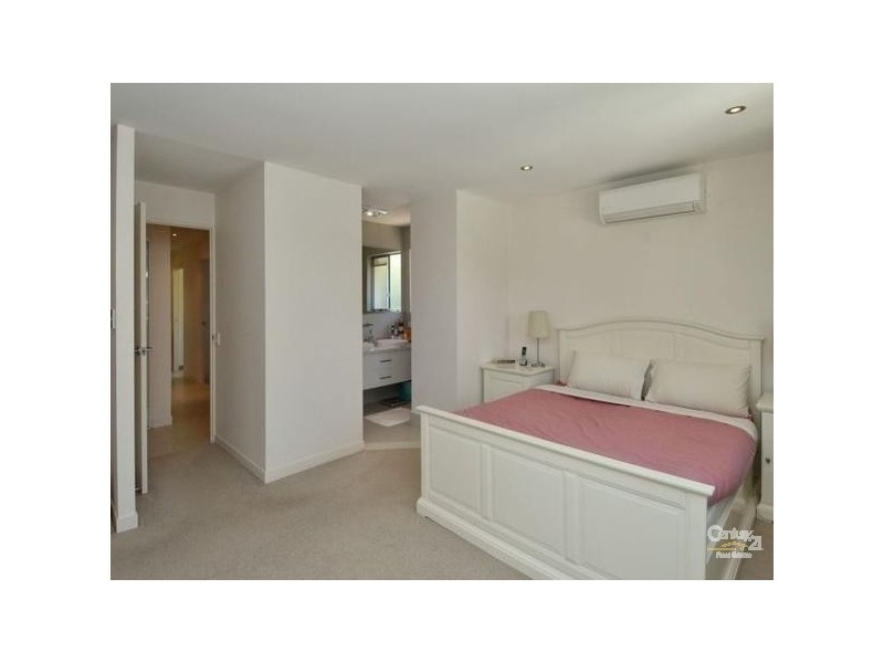 13 Grebe Place, Burleigh Waters QLD 4220