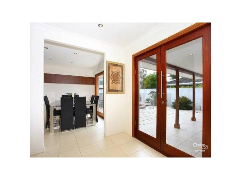 10 Boomerang Cres, Bundall QLD 4217