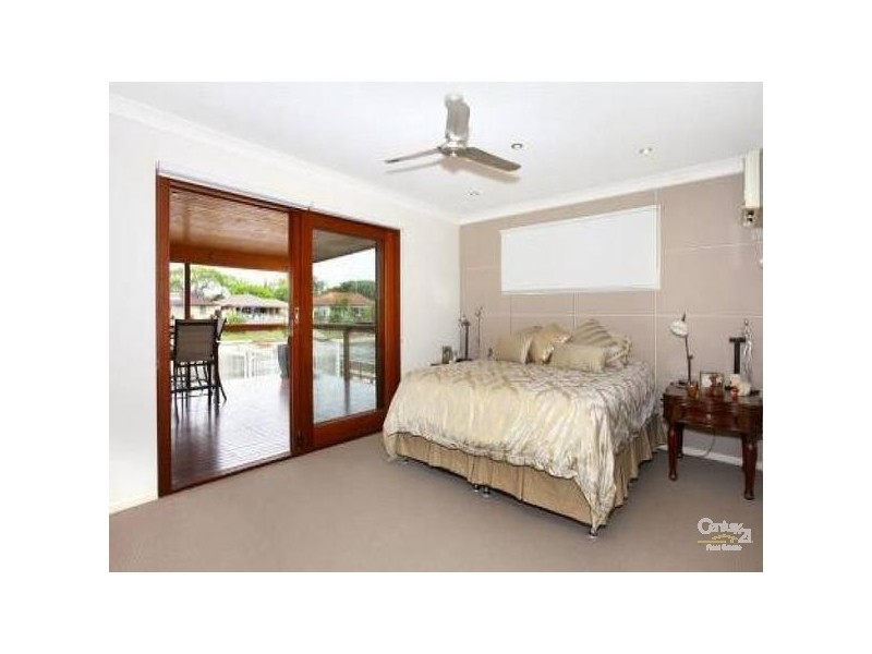10 Boomerang Cres, Bundall QLD 4217