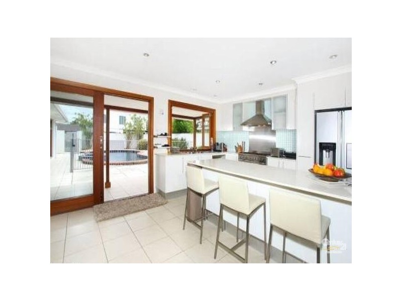 10 Boomerang Cres, Bundall QLD 4217