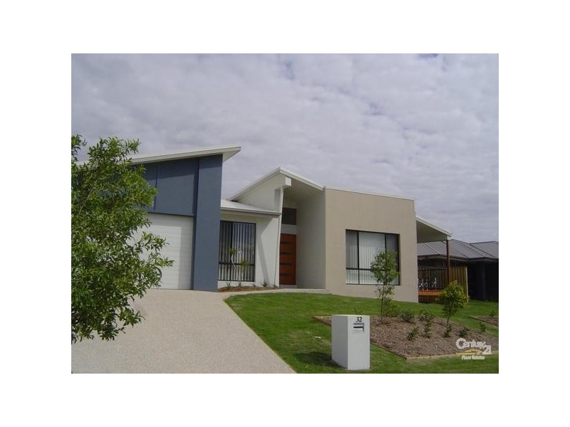 32 Lawley Crescent, Pacific Pines QLD 4211