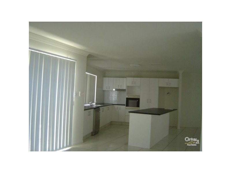 32 Lawley Crescent, Pacific Pines QLD 4211