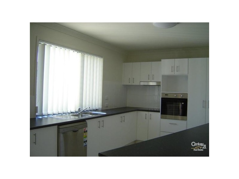 32 Lawley Crescent, Pacific Pines QLD 4211
