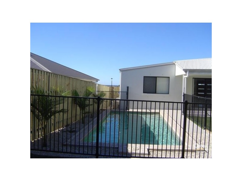 32 Lawley Crescent, Pacific Pines QLD 4211