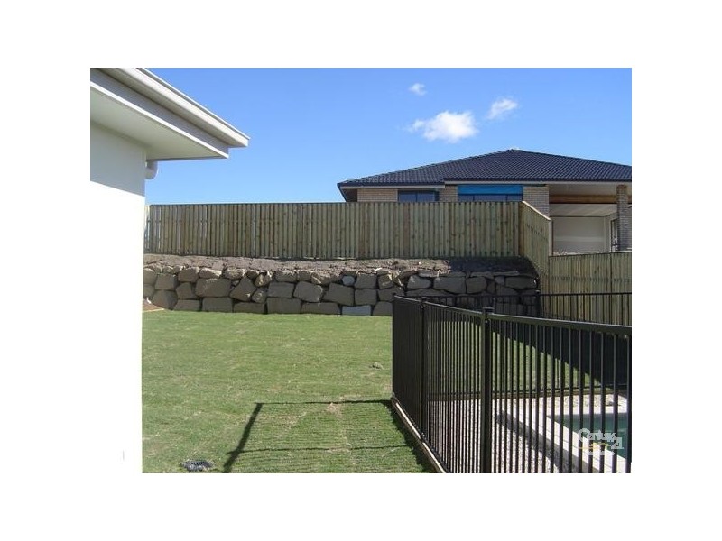 32 Lawley Crescent, Pacific Pines QLD 4211