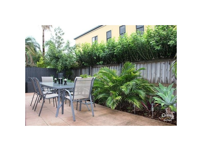2/60 Chainey Ave, Miami QLD 4220