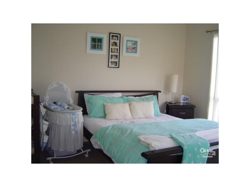 13 Rarotonga Rise, Pacific Pines QLD 4211