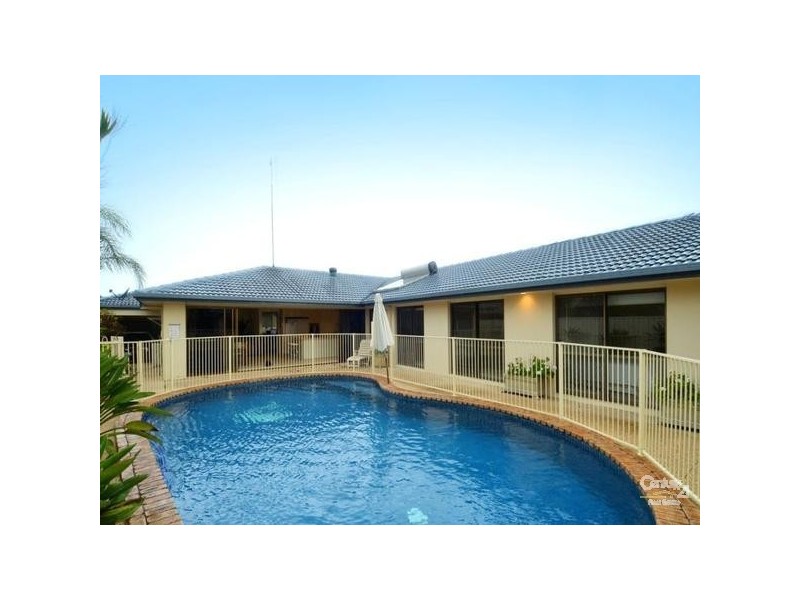 18 De Haviland Ave, Benowa QLD 4217